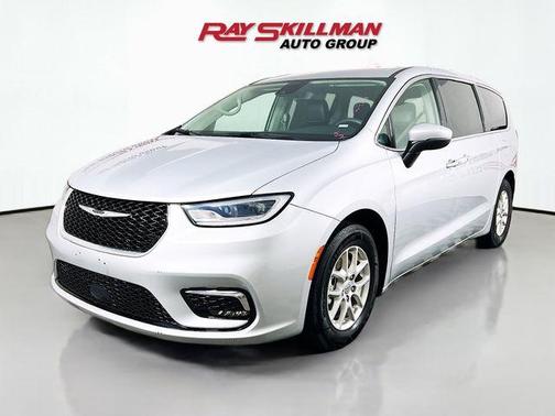 Silver Mist Clearcoat 2023 Chrysler Pacifica Touring-L
