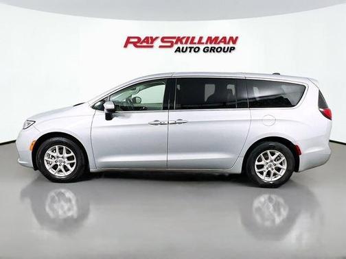 Silver Mist Clearcoat 2023 Chrysler Pacifica Touring-L