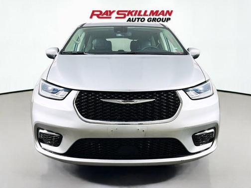 Silver Mist Clearcoat 2023 Chrysler Pacifica Touring-L