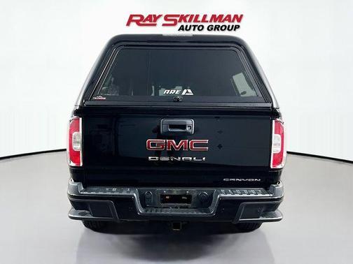 Onyx Black 2022 GMC Canyon Denali
