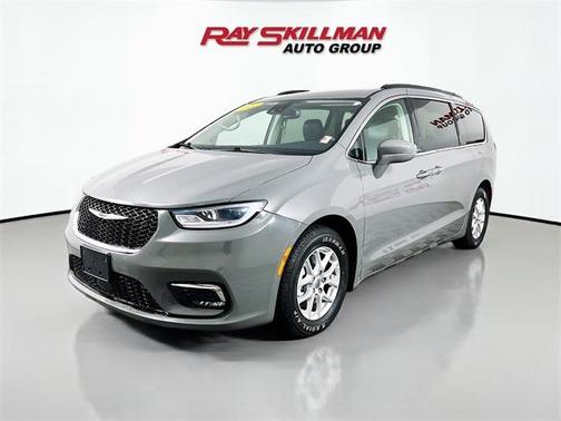 2022 Chrysler Pacifica Touring-L