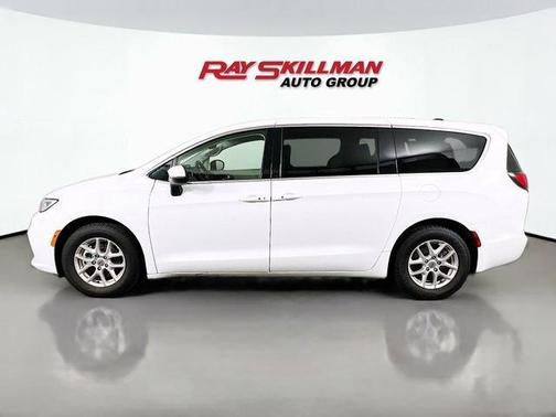 Bright White Clearcoat 2023 Chrysler Pacifica Touring-L
