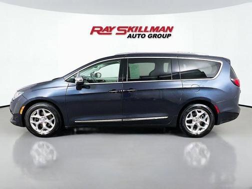 Maximum Steel Metallic 2019 Chrysler Pacifica Limited