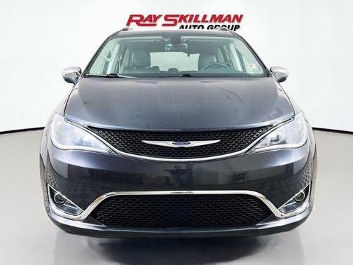 Maximum Steel Metallic 2019 Chrysler Pacifica Limited