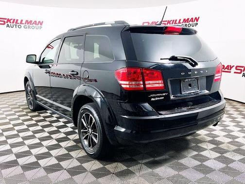 Pitch Black Clearcoat 2017 Dodge Journey SE