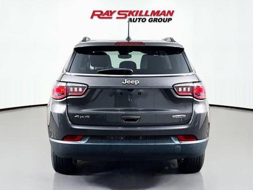 Granite Crystal Clearcoat Metallic 2022 Jeep Compass Latitude