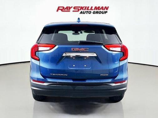 Metallic 2024 GMC Terrain SLE