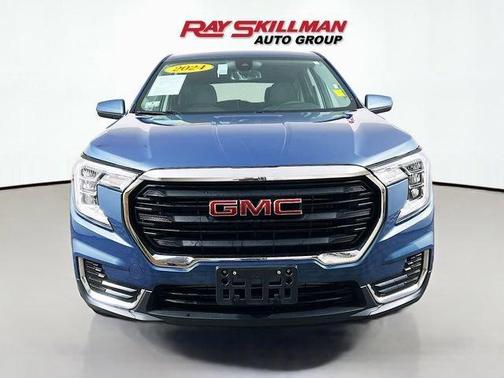 Metallic 2024 GMC Terrain SLE