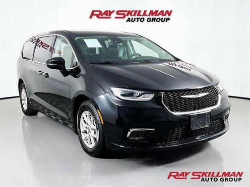 Diamond Black 2024 Chrysler Pacifica Touring-L