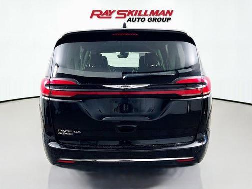 Diamond Black 2024 Chrysler Pacifica Touring-L