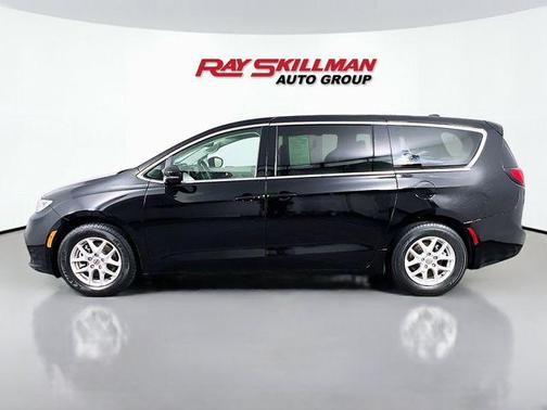 Diamond Black 2024 Chrysler Pacifica Touring-L