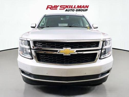 Silver Ice Metallic 2017 Chevrolet Suburban LT