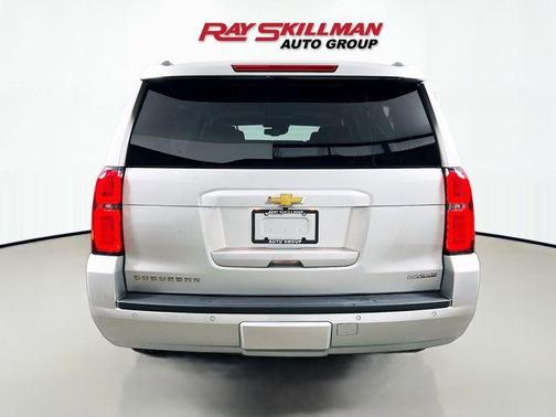 Silver Ice Metallic 2017 Chevrolet Suburban LT