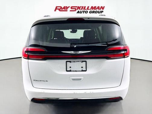 2022 Chrysler Pacifica Touring-L