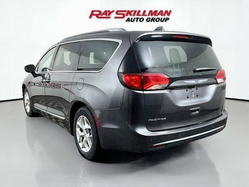 Granite Crystal Clearcoat Metallic 2019 Chrysler Pacifica Touring-L Plus