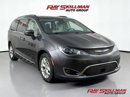 Granite Crystal Clearcoat Metallic 2019 Chrysler Pacifica Touring-L Plus
