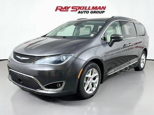 Granite Crystal Clearcoat Metallic 2019 Chrysler Pacifica Touring-L Plus