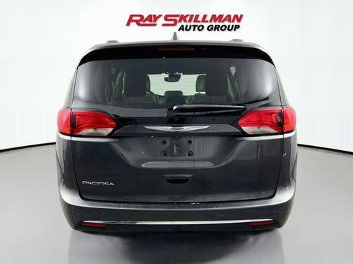 Granite Crystal Clearcoat Metallic 2019 Chrysler Pacifica Touring-L Plus