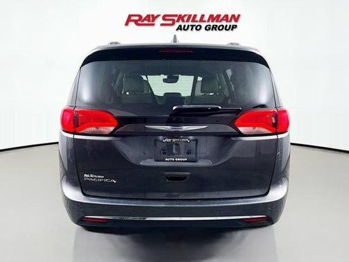 Granite Crystal Clearcoat Metallic 2019 Chrysler Pacifica Touring-L Plus