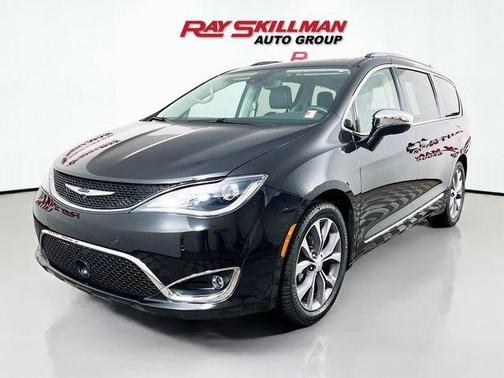 Brilliant Black Crystal Pearlcoat 2020 Chrysler Pacifica Limited