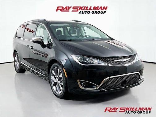 Brilliant Black Crystal Pearlcoat 2020 Chrysler Pacifica Limited