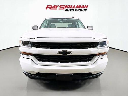 Summit White 2018 Chevrolet Silverado 1500 Custom
