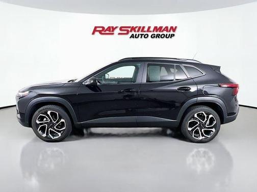 Mosaic Black Metallic 2025 Chevrolet Trax 2RS