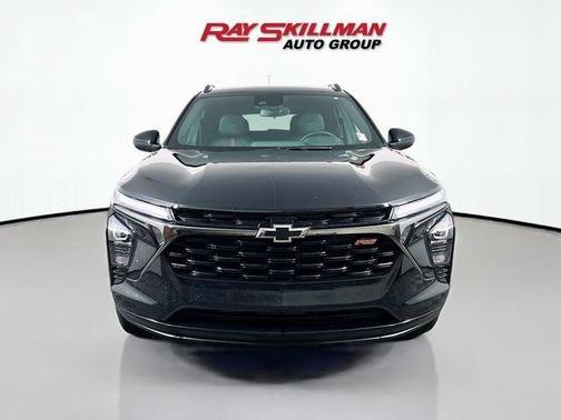 Mosaic Black Metallic 2025 Chevrolet Trax 2RS