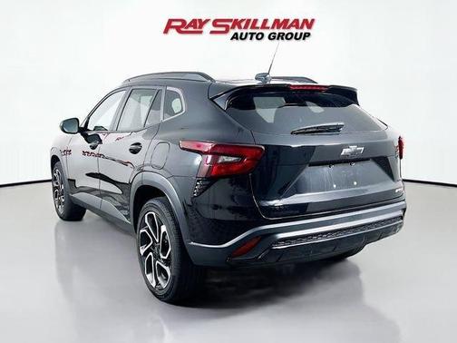 Mosaic Black Metallic 2025 Chevrolet Trax 2RS