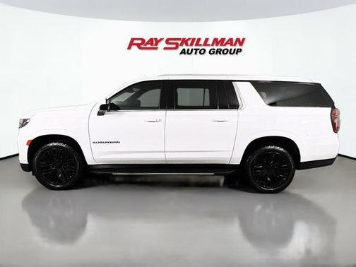 Summit White 2022 Chevrolet Suburban LT