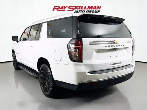 Summit White 2022 Chevrolet Suburban LT