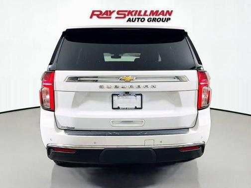 Summit White 2022 Chevrolet Suburban LT