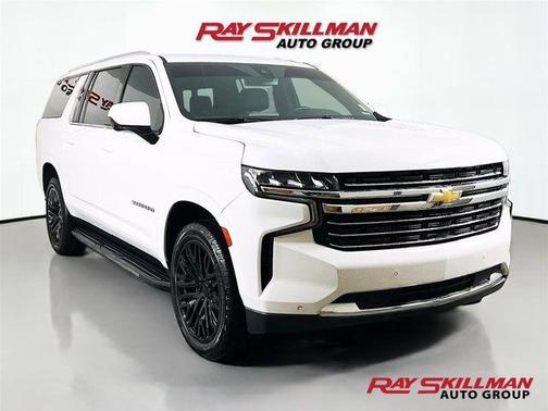Summit White 2022 Chevrolet Suburban LT