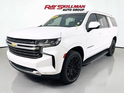 Summit White 2022 Chevrolet Suburban LT