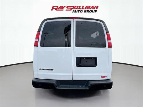 2022 Chevrolet Express 3500 LS