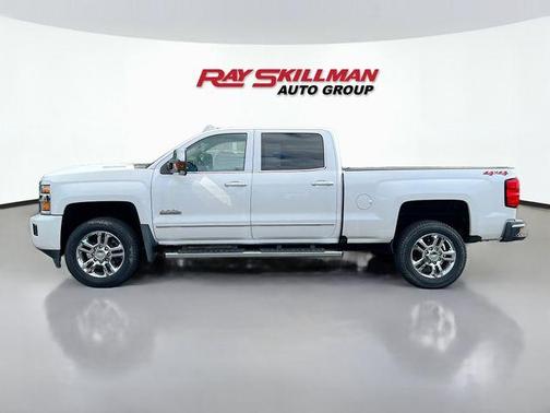 Iridescent Pearl Tricoat 2018 Chevrolet Silverado 2500 High Country