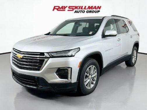 Silver Ice Metallic 2022 Chevrolet Traverse LT Cloth