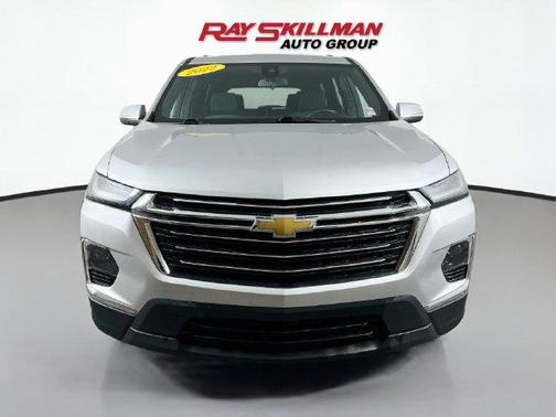 Silver Ice Metallic 2022 Chevrolet Traverse LT Cloth