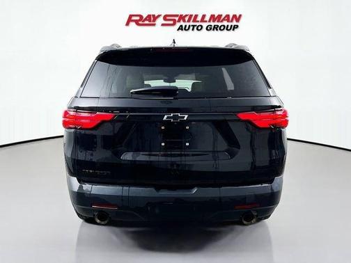 Black Metallic 2022 Chevrolet Traverse LS