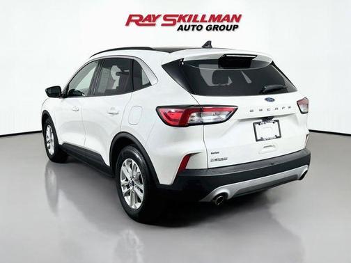 Star White 2022 Ford Escape SE