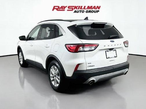Star White 2022 Ford Escape SE