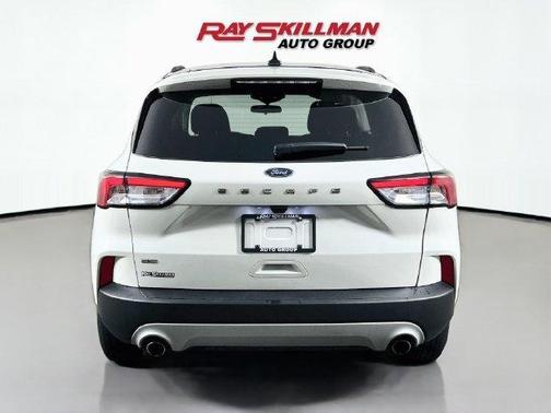 Star White 2022 Ford Escape SE