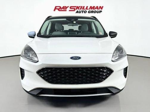 Star White 2022 Ford Escape SE