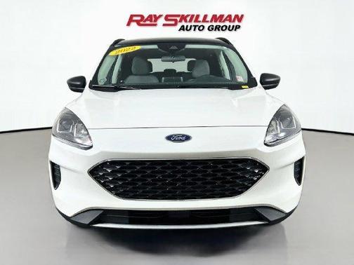 Star White 2022 Ford Escape SE