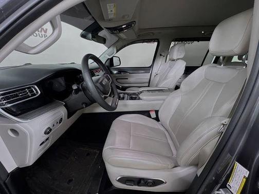 Metallic 2022 Jeep Wagoneer Series III