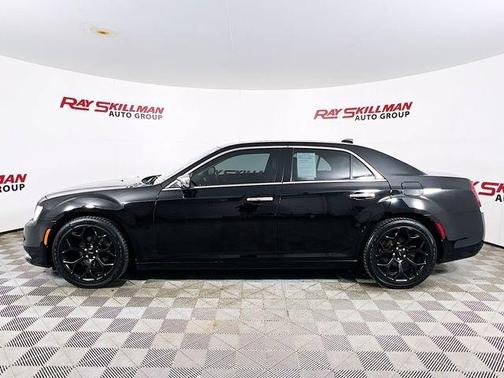 Gloss Black 2019 Chrysler 300 Limited