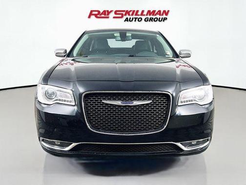 Gloss Black 2019 Chrysler 300 Limited