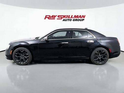 Gloss Black 2019 Chrysler 300 Limited