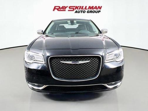 Gloss Black 2019 Chrysler 300 Limited