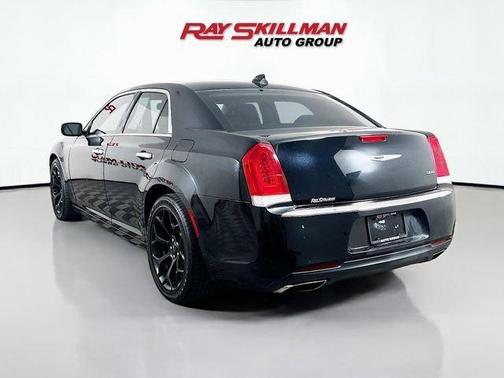 Gloss Black 2019 Chrysler 300 Limited